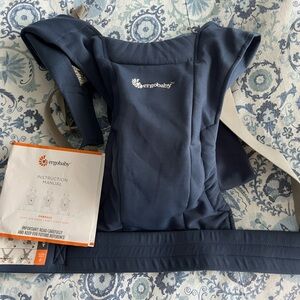 Ergo Embrace Knit Newborn Carrier in Soft Navy